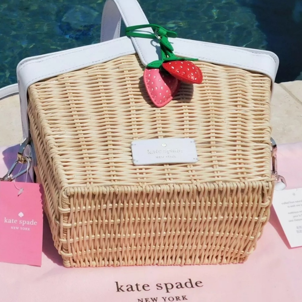 Kate spade wicker picnic basket NWT strawberry - Picture 8 of 10